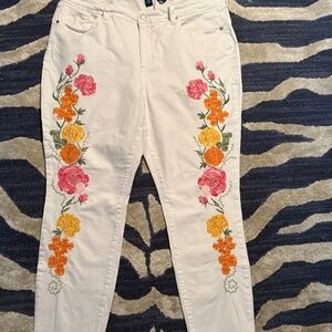 Bandolino embroidered white stretch denim. Size 20W